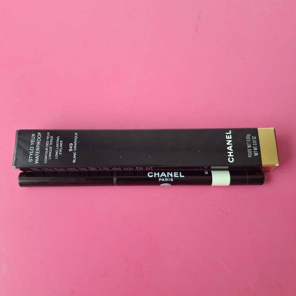 Chanel Stylo Yeux Waterproof Long-Lasting Eyeliner 949 Blanc Graphique White